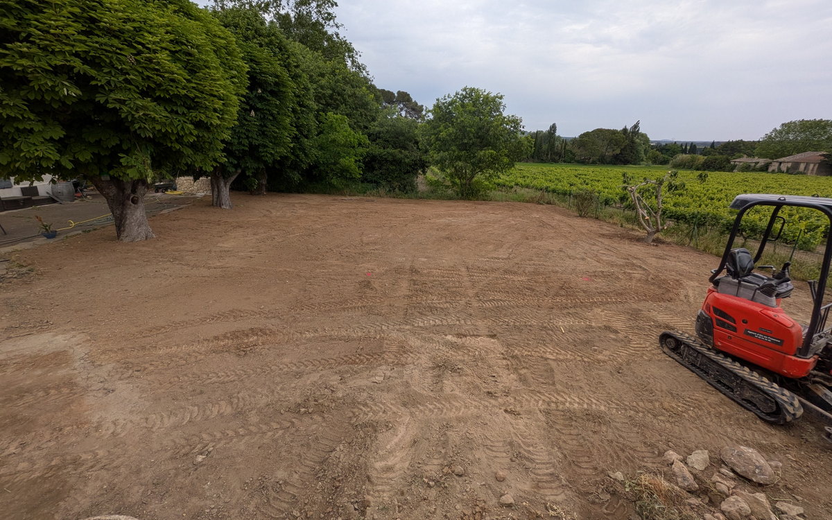 Plateforme nivelée et réglée après terrassement